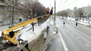 В Липецке демонтируют новогодние украшения и иллюминацию (видеосюжет)