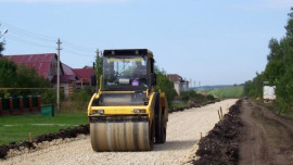 Дорожники обновляют улицы в райцентре Лев Толстой