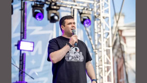 Заместитель губернатора Липецкой области Сергей Курбатов поддержал молодёжь на фестивале в Ельце