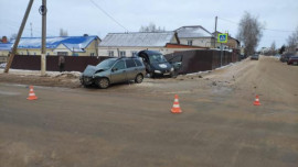 В Липецкой области водители не поделили перекресток и сильно столкнулись