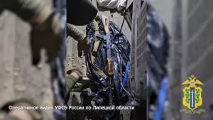 Липчанин прятал АК-74 под полом и боеприпасы на чердаке