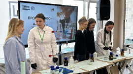 Школьники Липецка пробуют себя в профессии лаборанта химического анализа 