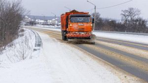 В ночь на 12 января на областных дорогах будет работать 100 единиц спецтехники 