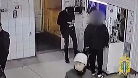 Житель Липецкой области обчистил табачную лавку и купил своей девушке цветы