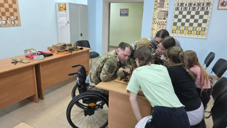 Школьники Липецкой области освоили навыки тактической медицины под руководством ветеранов СВО