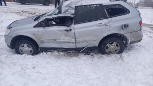 «Ссанг Йонг» врезался в световую опору под Липецком