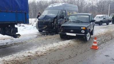 В Елецком районе в ДТП пострадали водитель и пассажир ВАЗа