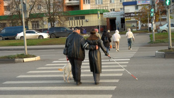 Незрячие люди в Липецке жалуются на немые светофоры