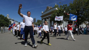 Более двух тысяч спортсменов приняли участие в спортивном шествии, организованном Выставкой "Россия" и Движением «Здоровое Отечество»