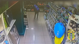 В Липецке мужчина украл туристическую палатку из магазина