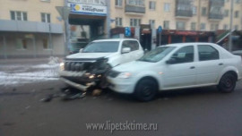 Две иномарки не разъехались в центре Липецка