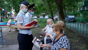 Сотрудники полиции встретились с жителями многоквартирных домов 