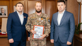 Участнику спецоперации Олегу Максимову из Липецка вручили медаль Жукова