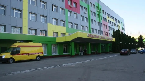 Липецкие хирурги спасли пальцы 9-летнему мальчику после травмы в бетономешалке